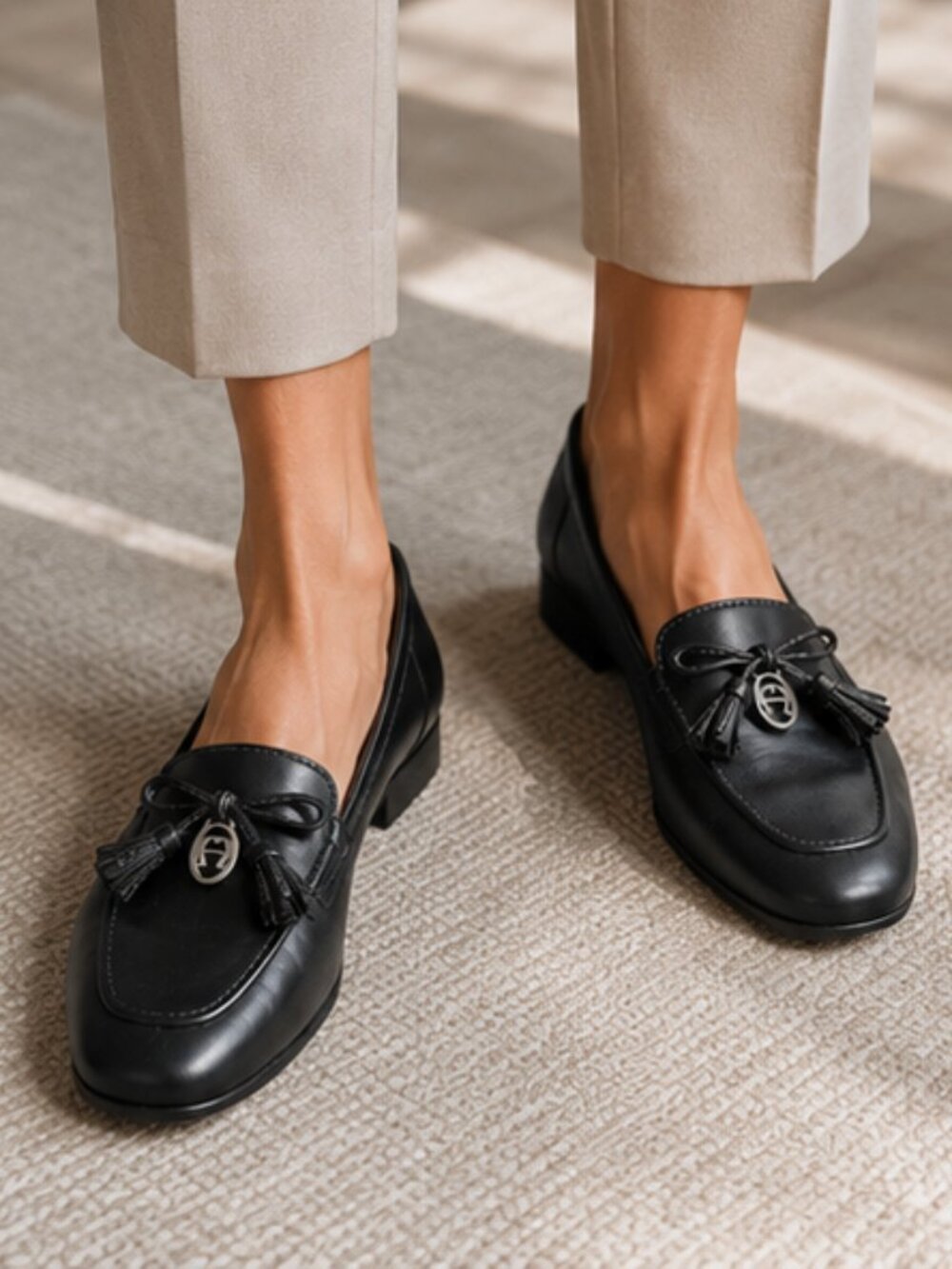 Etienne Aigner Black Leather Tassel Loafers Wide Width Size 10 Classic Comfort